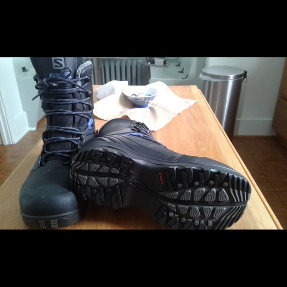 Women’s Solomon winter boots - Picture 2 of 2